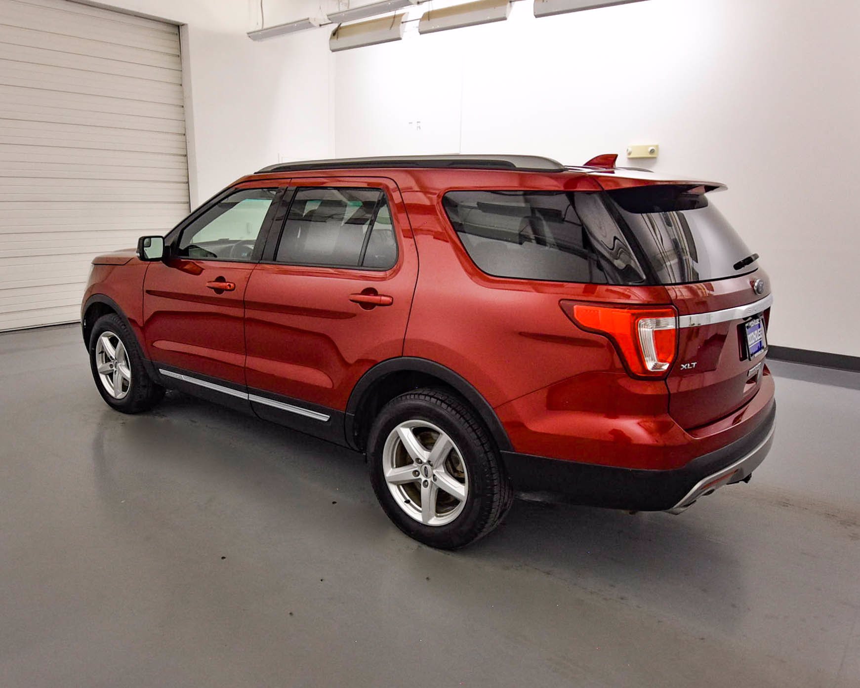 Pre-Owned 2017 Ford Explorer XLT 4WD