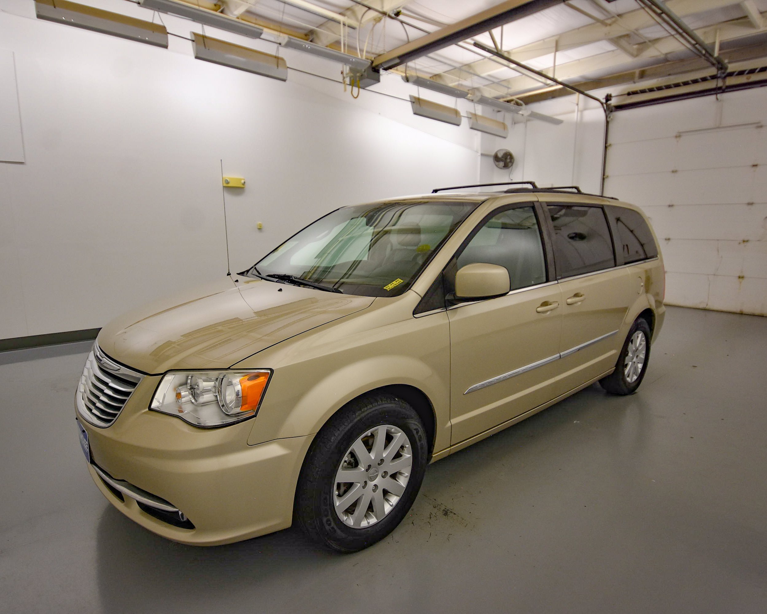 PreOwned 2013 Chrysler Town & Country Touring FWD Mini