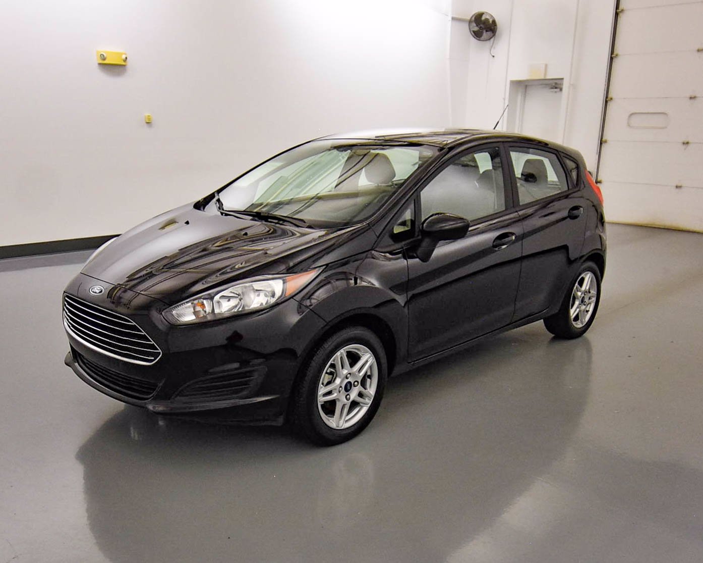 Pre Owned 2022 Ford Fiesta SE  FWD Hatchback