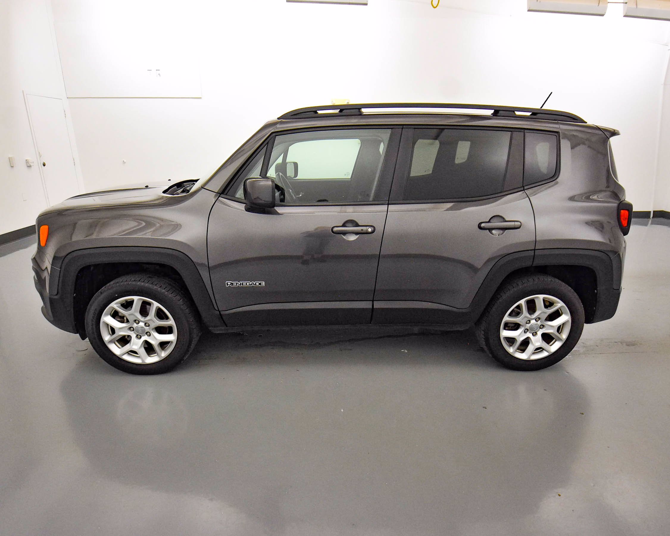 Pre-Owned 2017 Jeep Renegade Latitude 4WD